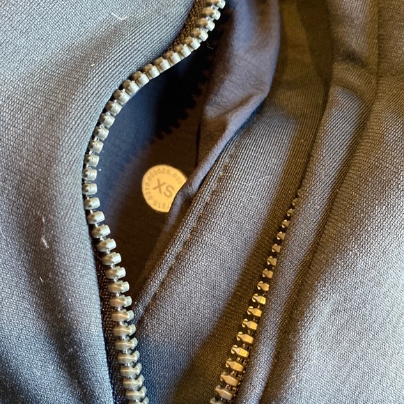 Mens charcoal gray lululemon athletica size XS jacket - Picture 2 of 7